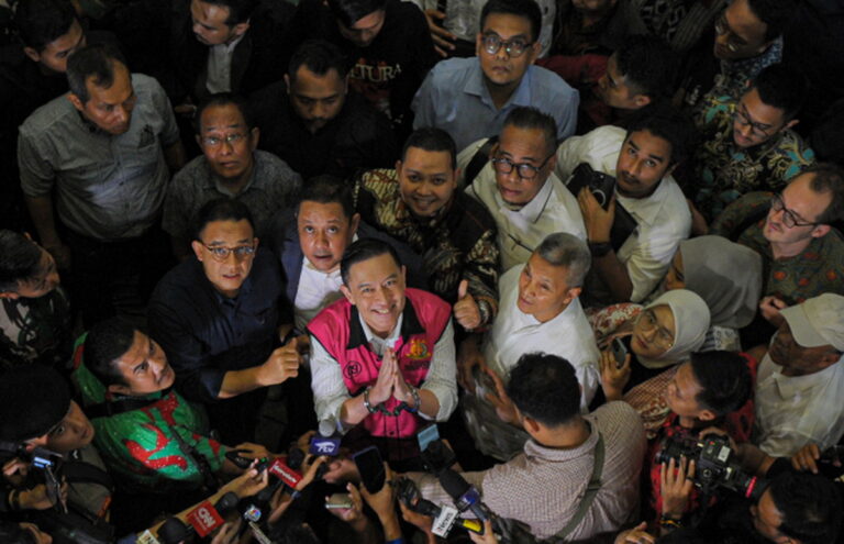 Diberi Abolisi, Kuasa Hukum Tom Lembong Tetap Adukan Majelis Hakim