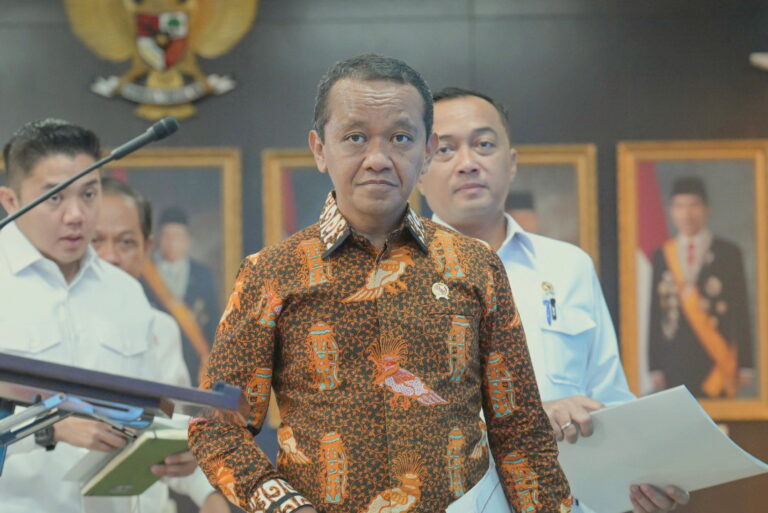 Jumlah Desa Tanpa Listrik Berbeda, Bahlil: Kurang Ajar Kalian!