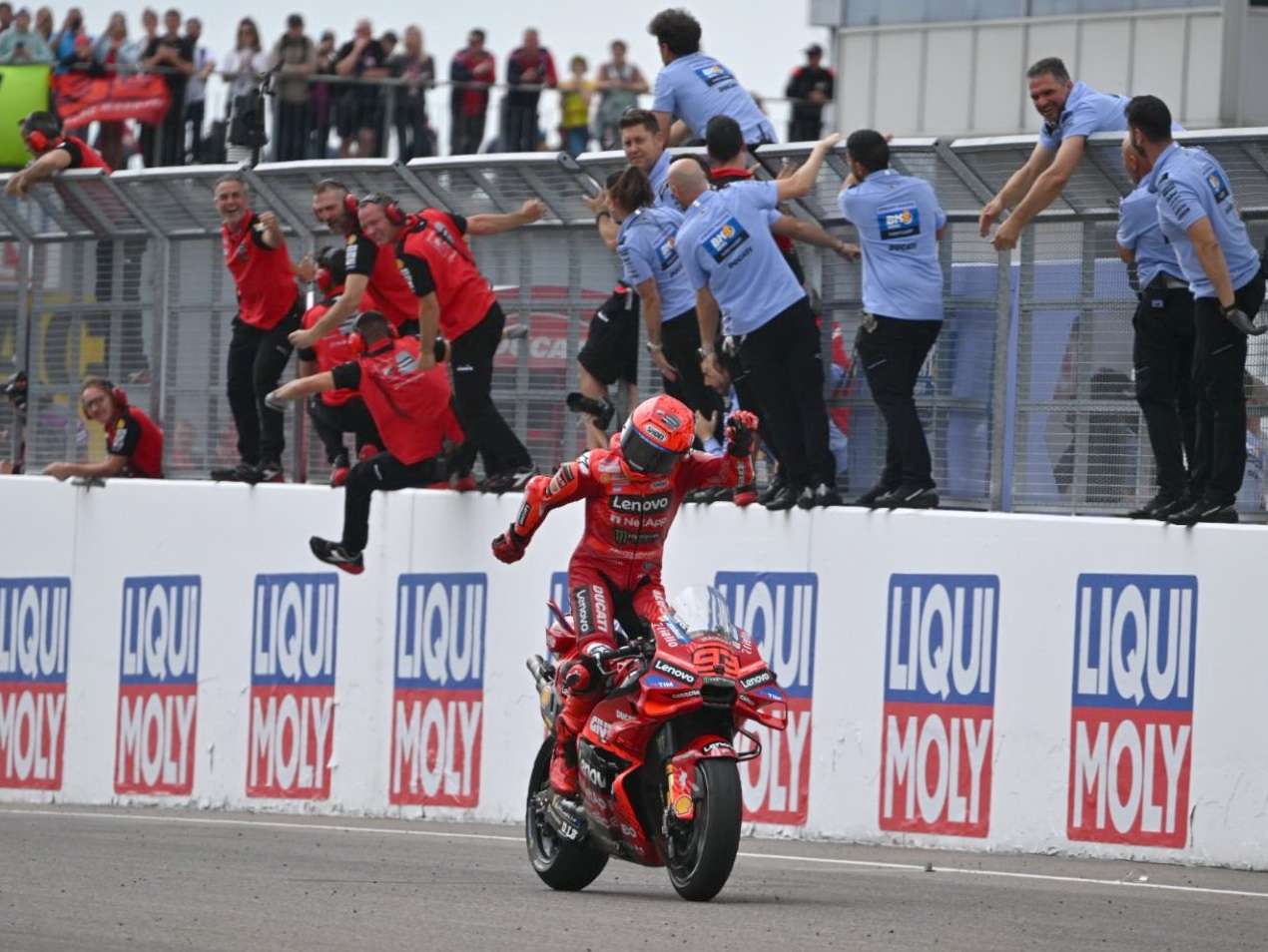 Menangi MotoGP Jerman, Marquez Ketularan Selebrasi Pacu Jalur