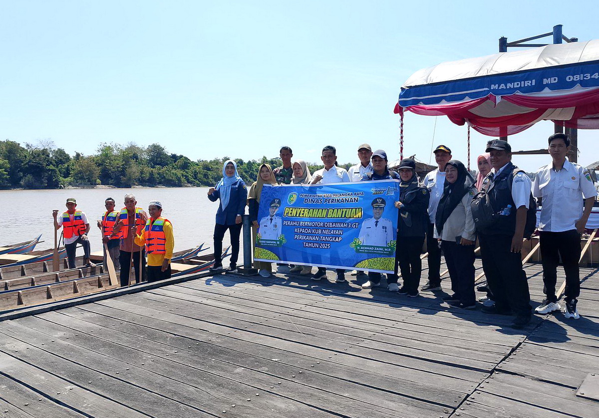 Dinas Perikanan Bantu Perahu Motor untuk Nelayan Bereng Bengkel