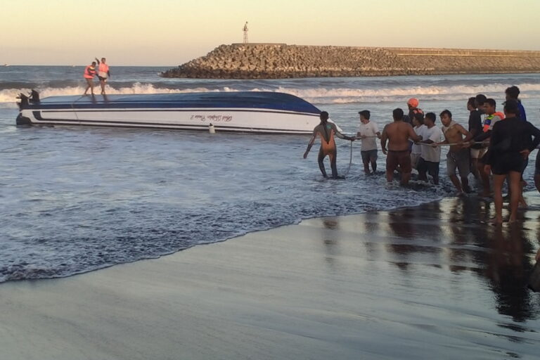 Kapal Wisata di Bali Terbalik, Dua WNA China Tewas, Satu ABK Hilang