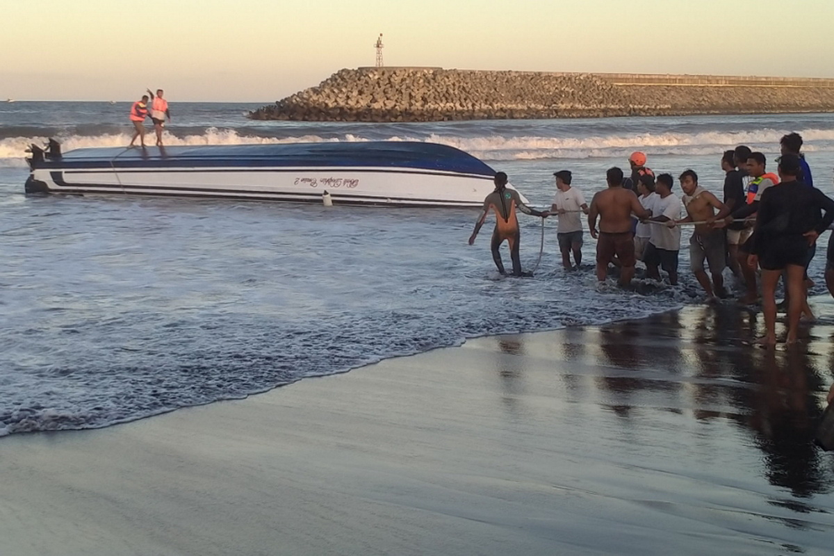 Kapal Wisata di Bali Terbalik, Dua WNA China Tewas, Satu ABK Hilang