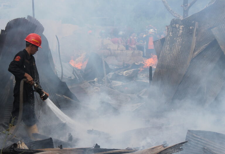 Penghuni Cari Ikan, Rumah Warga Kuala Pembuang jadi Arang