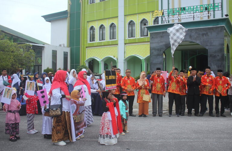 “Parade Kebangsaan” Semarakkan Peringatan HUT Kemerdekaan RI di PW Muhammadiyah Kalteng