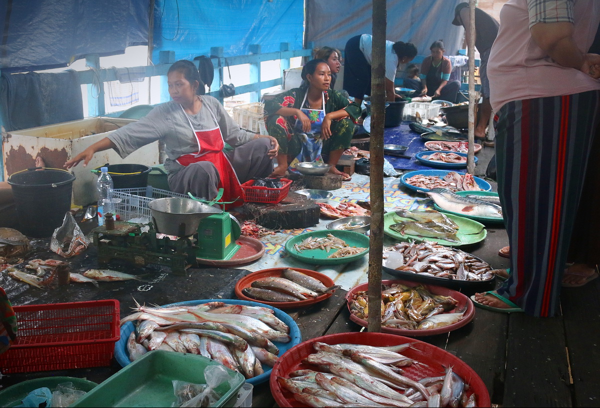 ‘Pesta’ Iwak di Petuk Ketimpun